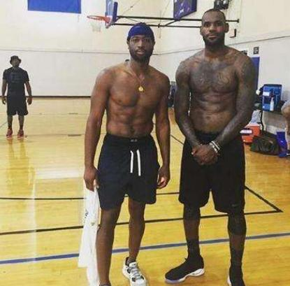 左脚跟腱受 左脚跟腱受